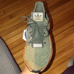 Women’s Adidas Prophere sneakers